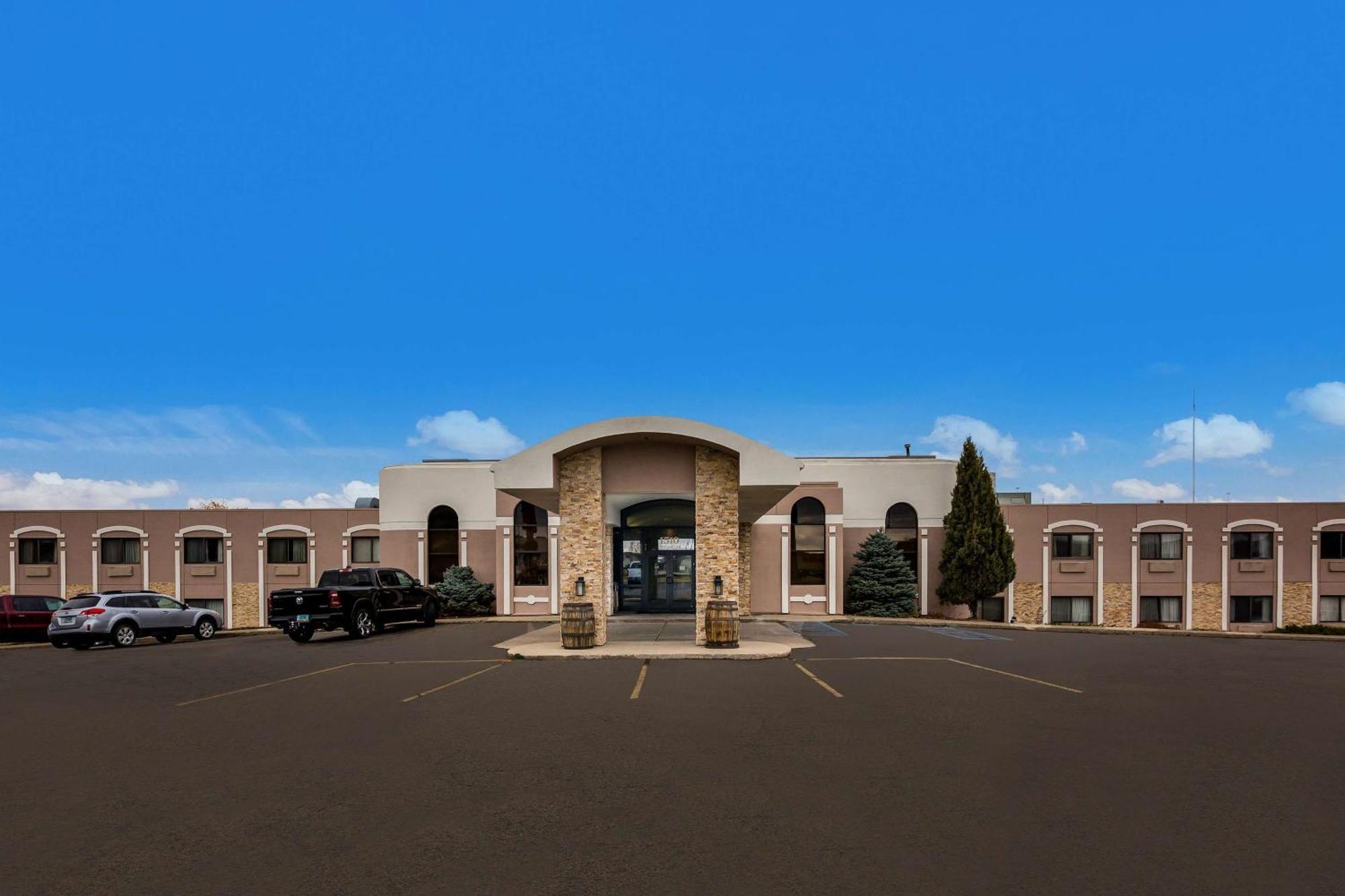 Revel Hotel Minot - Surestay Collection By Best Western Екстериор снимка
