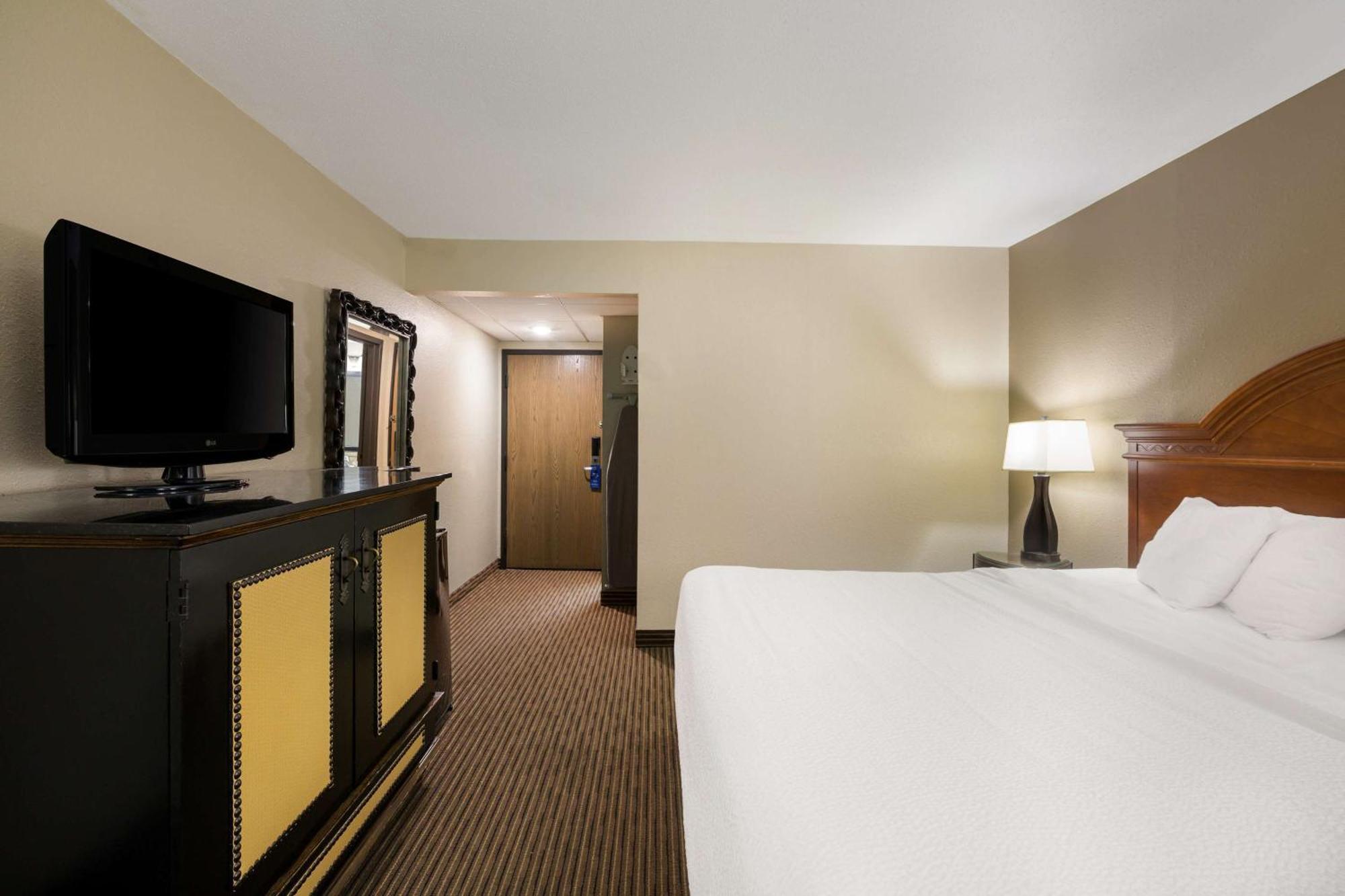 Revel Hotel Minot - Surestay Collection By Best Western Екстериор снимка