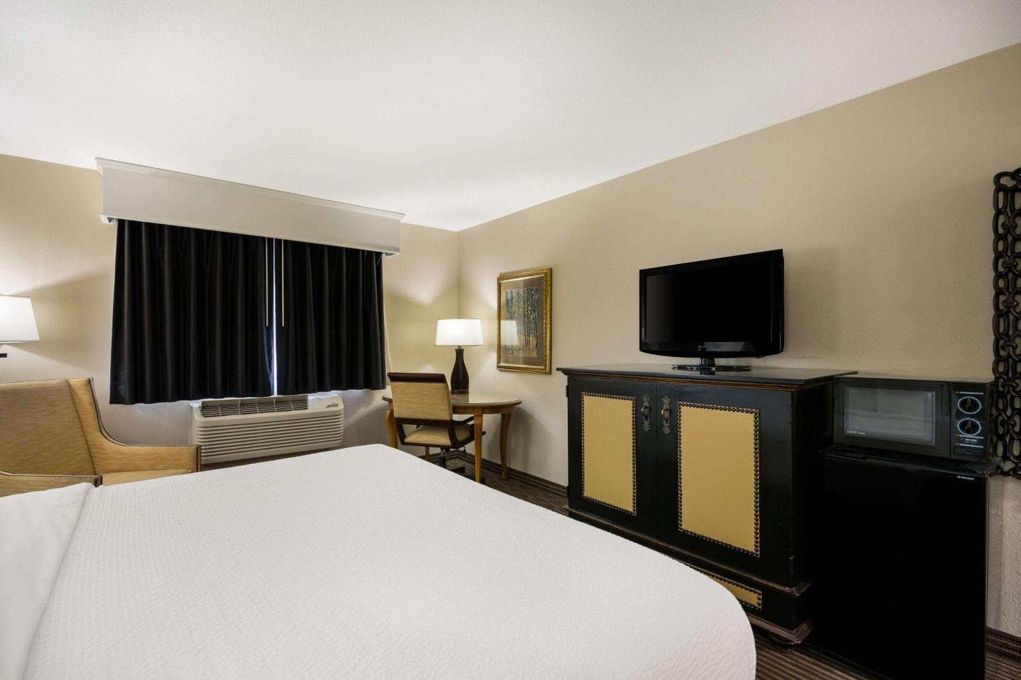 Revel Hotel Minot - Surestay Collection By Best Western Екстериор снимка