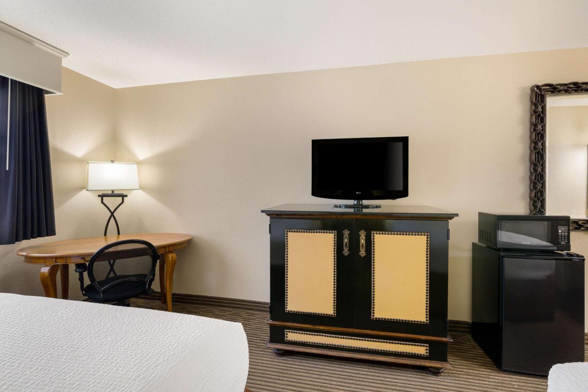 Revel Hotel Minot - Surestay Collection By Best Western Екстериор снимка